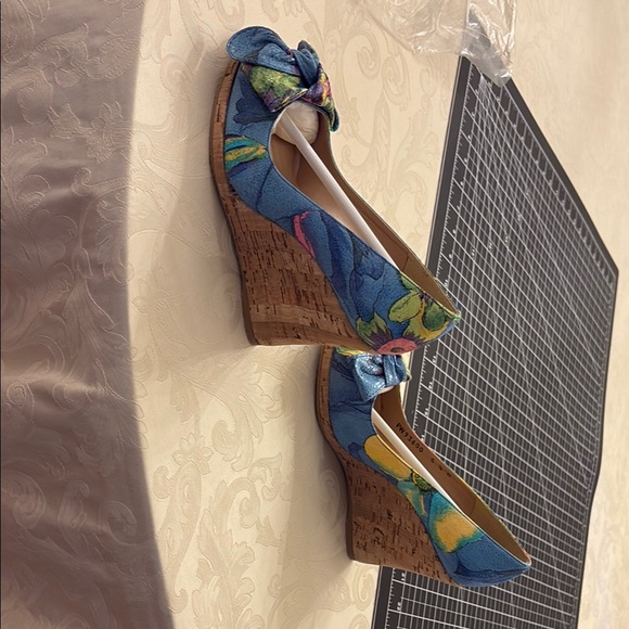 Stuart Weitzman Floral Peep-Toe Heels (vintage late 90s) - Picture 4 of 7